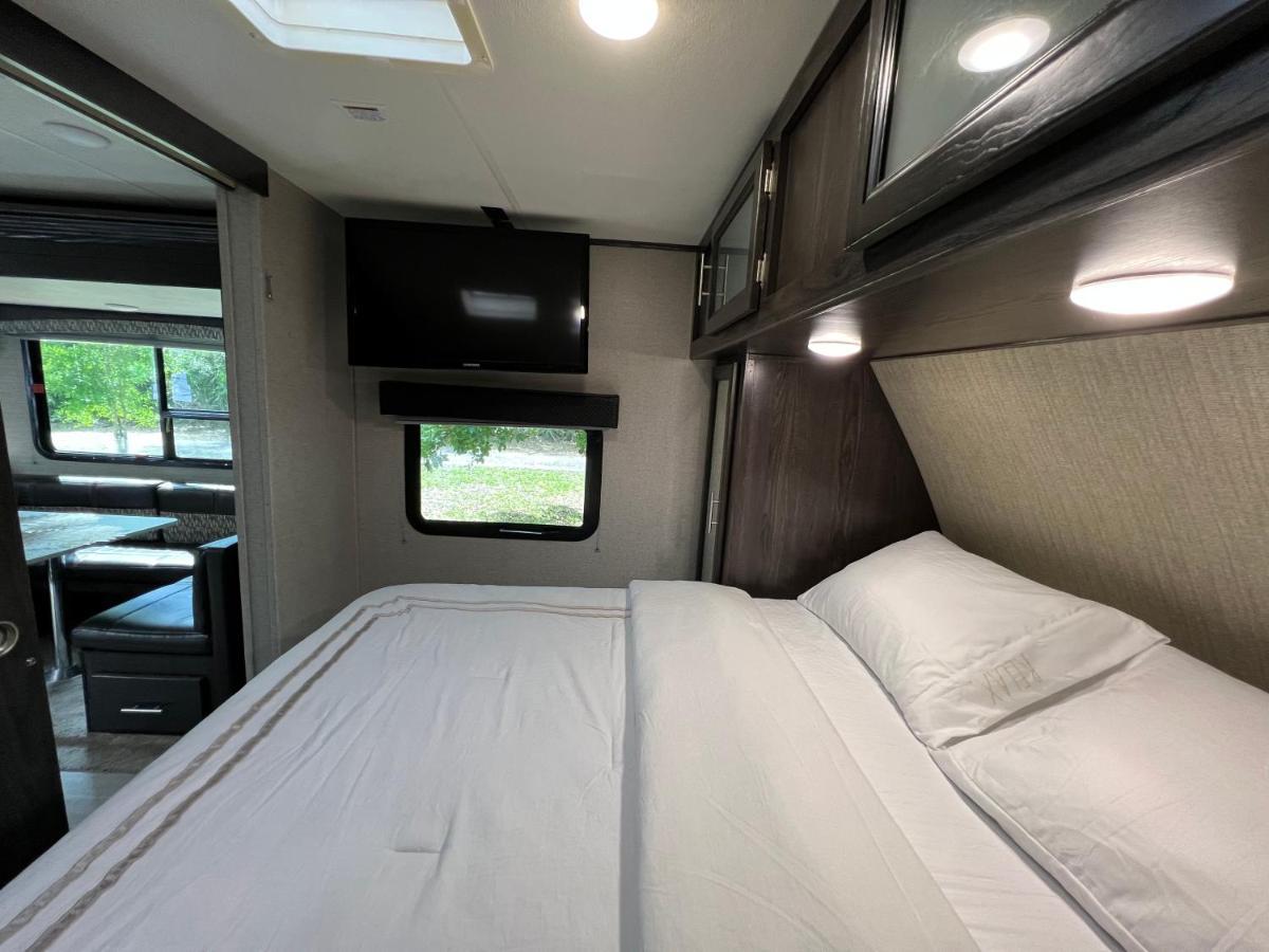 Lake Front Rv Experience Close To Port Canaveral And Kennedy Space Center Hotel Titusville Ngoại thất bức ảnh